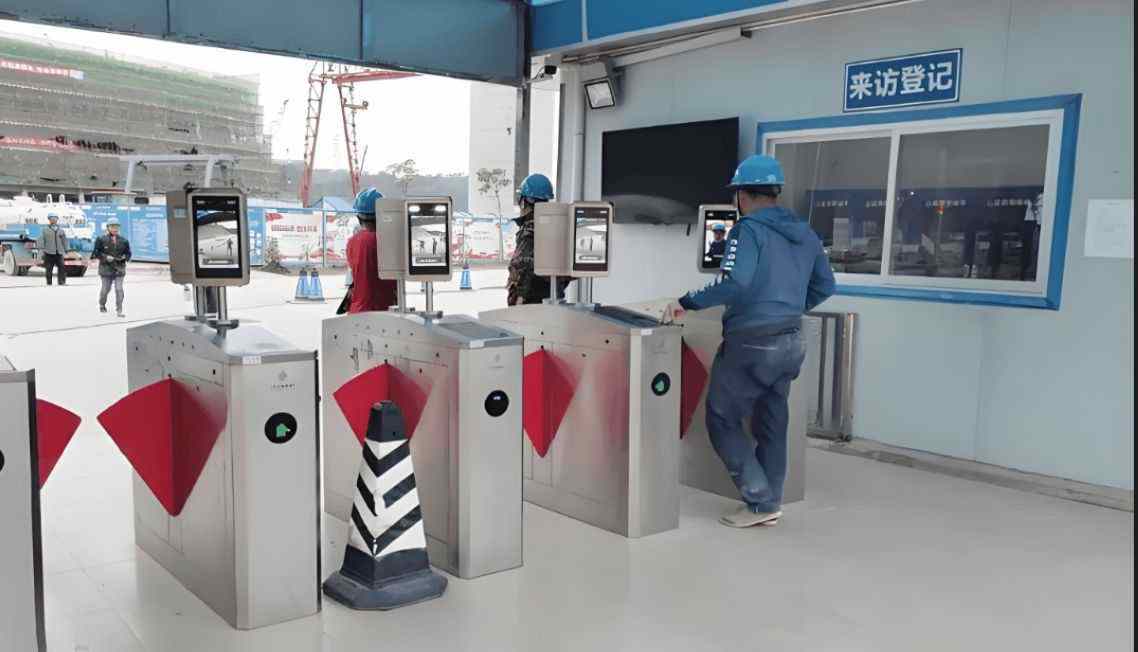 智慧工地實(shí)名制管理人臉識(shí)別技術(shù)，保障工地安全